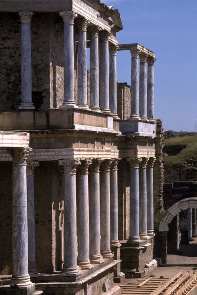 Veduta del teatro, iniziato nel 24 a.C. da Roman
